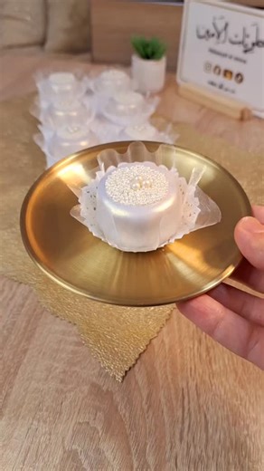 ‎Halawiyat el amine | حلويّــات الأميــن‎ on Instagram‎: "مخبز الكاوكاو 🥜 | الحلقة 06 | سلسلة “حلويّات تقليدية بالكاوكاو” ... 👈 المقادير: [10 حبات] للعجينة: 300غ كاوكاو محمص على بياض ومرحي 120غ سكر عادي مرحي (شوية فوق نصف كأس) ملعقة كبيرة عسل ملعقة كبيرة ماء الزهر ملعقة كبيرة جوز الهند ملعقة صغيرة لافاني مبشور ليمونة كبيرة قرصة ملح حوالي 3 صفار بيض ملعقة صغيرة غير مملوءة مارغرين للطلية: (فنجان صغير بزاف أو قيسو بالنص فنجان) فنجان ماء الزهر فنجان حليب نصف فنجان زيت نصف فنجان عصير ليمون ملون أبي