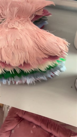 Even after Christmas I make sure to work on angel wing ornaments and hand feathered trees all year long so I have inventory for the coming years holiday season 🥰 I need to decide what I will work on tonight for #wingwednesday