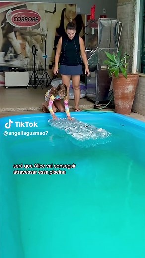 Desafio na piscina. #jangada #desafionapiscina #descartaveis #piscinaemcasa #competicao