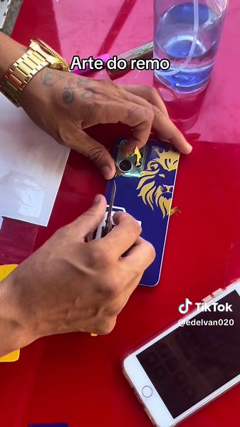 Arte do Clube do Remo: Plotagem de Celulares e Envelopamento