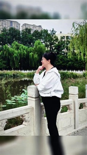 湖边休闲美拍