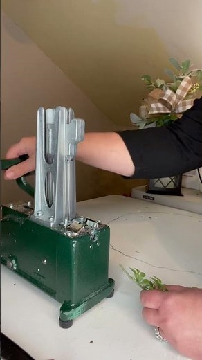 How to use a floral stemming machine.