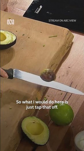 PSA for avocado lovers 🚨 #ABiteToEatWithAlice #GeorgieCarroll #Avocado #Habit #Hack #CookingTips