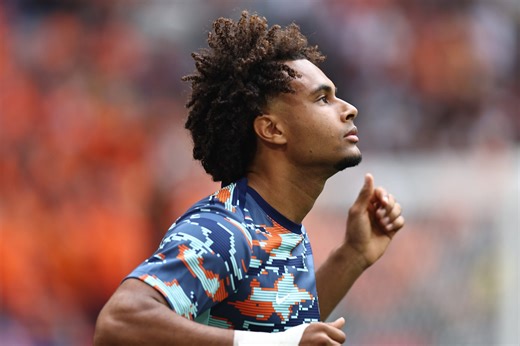 Joshua Zirkzee sends new message posing in Manchester United colours, Jeremie Frimpong responds