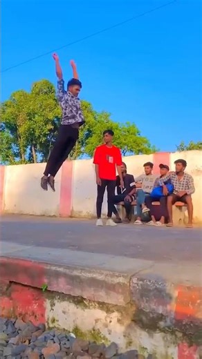 How to do back jump 🚃 amazing boy 🏃🏻 tutorial flip ✔️ #youtubeshorts #backflip #stunt #viral