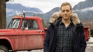 The 'Resident Alien' Cast Talks Awkward Humans, Gassy Dogs & More (Video)