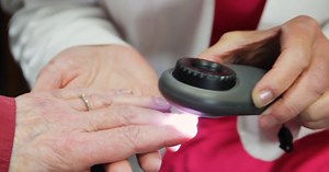 Checking your fingernails for signs of Melanoma