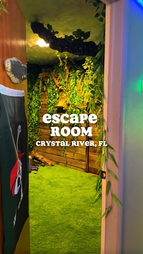 Escape Room | 📍Crystal River, FL You get 60 minutes to uncover clues, find the keys, and beat the clock—sounds easy until you’re deep in “The Swamp” trying to remember how to think under pressure 😂 The puzzles were challenging in the best way, and the props make you feel like you’re in a movie. We escaped with one second left (humble brag). Perfect for birthdays, group hangs, or just a random night of brain-teasing chaos. Bonus: for every ticket purchased, they donate $2 to Students Feeding Ve