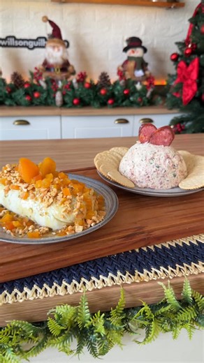 Willson Guilherme on Instagram: "Patê cremoso e saboroso é a entradinha perfeita para o seu Natal 😲🎄 Aqui te mostro 2 sabores para servir e impressionar a todos! Fica simplesmente MARAVILHOSO! 🤤❤️ Patê de damasco: 👇🏽 100g de damasco 100g de gorgonzola 300g de cream cheese Salsinha e cebolinha Pimenta do reino Castanhas de caju Mel Patê de calabresa: 👇🏽 1 linguiça calabresa 3 dentes de alho 1/2 cebola 1 dose de cachaça 300g de cream cheese Salsinha e cebolinha Pimenta calabresa Raspas de 1