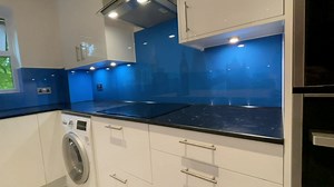 This blue glass splashback has injected a colourful lease of life into this kitchen. We love the subtlety of the printed skyline, giving off a foggy, atmospheric feel. Our printed cityscape splashbacks help you to the view you've always wanted. To see more or to enquire for a FREE estimate, please visit our website: https://www.creoglass.co.uk/splashbacks/printed-splashbacks/printed-cityscape-splashbacks | CreoGlass | Facebook