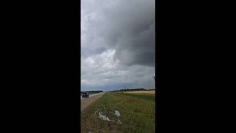 Canada: Funnel Cloud Spotted in Southern Manitoba Amid Tornado Warnings 2