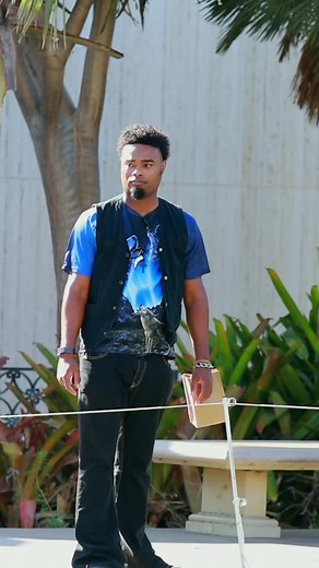 Giving notes to strangers day 1 #notestostrangers