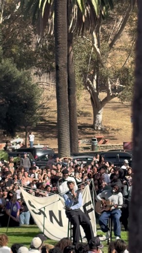 Daniel Caesar's Emotional Performance in LA