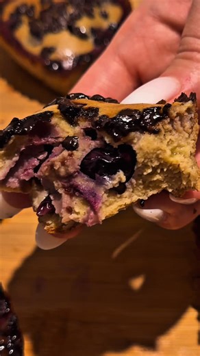 Iry on Instagram: "Follow for more fit ideas🫶🏻.. banana blueberry muffins with just 4 ingredients.. easy, fit and delicious.. perfect snack for your boyfriend (especially if he’s working out).. easy recipe👇🏻 2 bananas 2 eggs 2 tbsp peanut butter ( @skippybrand gives the best taste) Mix until smooth Then add your blueberries Put them in heart shaped molds (for show) Sprinkle with some dark chocolate chips (also for show) Bake for 20-22 minutes, and enjoy a cute fit healthy snack🫶🏻 #reels #v