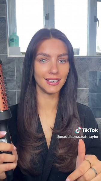 Flicky Blow Dry Hair Tutorial for Stunning Styles