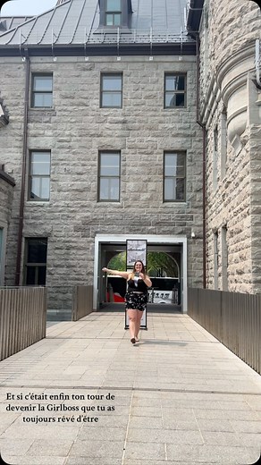 Et si c’était enfin ton tour de devenir la Girlboss que tu as toujours rêvé d’être? Arrête d’attendre le bon moment, les bonnes conditions ou l’approbation des autres. Ce moment, c’est maintenant. Tu as en toi tout ce qu’il faut pour créer la vie que tu veux : ta liberté, ton temps, ton succès. Ose te choisir. Ose sortir du cadre. Ose bâtir ton propre chemin. Que ce soit pour lancer ton projet, bâtir une équipe ou simplement reprendre le pouvoir sur ta vie, rappelle-toi : les grandes transformat