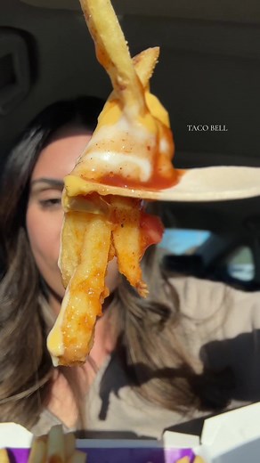 Best Midday snack @Taco Bell Canada 🤤 Cheesy Gordita Beef Supreme with the @Doritos shell FRIES SUPREME . . . #mukbangeatingshow #mukbangs #foodvideo #foodreview #tacobellislife #asmrfood #doritosduetroulette