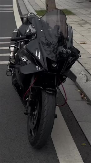 Yamaha R7 Comparison with Yamaha R125