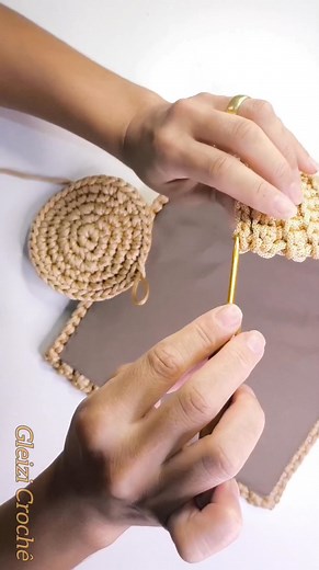 153K views · 1.2K reactions | #crochettutorial #bolsa #clutch #bags #bolsadecroche #modafeminina #crochet #Artesanato #tutorial | Gleizi Crochê | Facebook