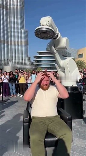 😱 From Bald to Wavy in 5 Seconds—Dubai’s New Robot Tech!