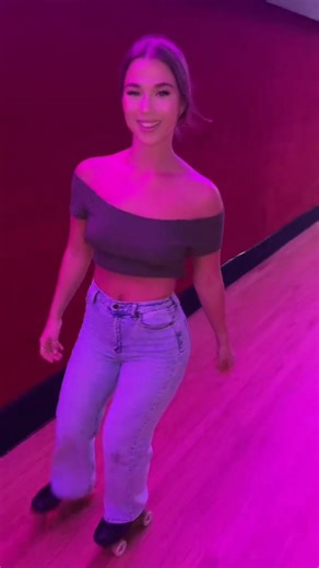 15K views · 914 reactions | I feel like this song was literally made for me ♾️❤️ ##rollerskating##skating | Binnnaaa | Facebook