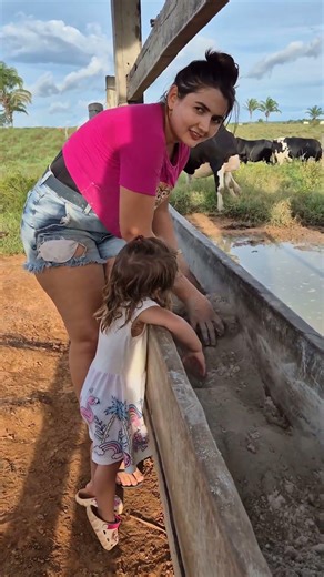 Beautiful Farm Life Moment 🐄 | Mother & Child Feeding Cows Together ❤️ | Village Lifestyle