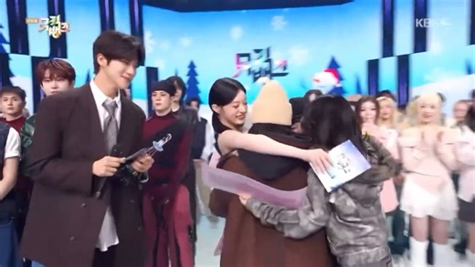 [ILLIT] 太暖心😭成员们惊喜上台拥抱告别音银MC的敏珠