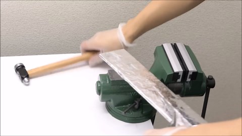 World’s Sharpest Aluminum Foil Kitchen Knife: Extreme Cutting Power in a Thin Blade