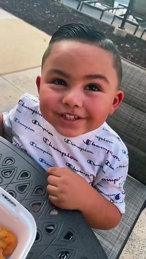 Macaroni With The Chicken Strips but its little kid {MEME}