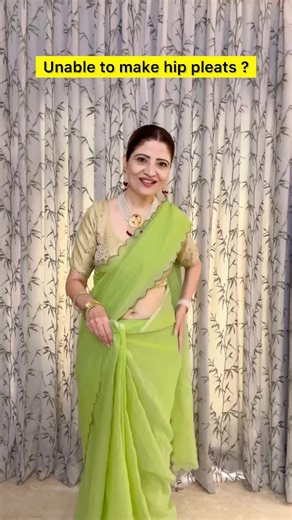 Say goodbye to saree struggles! Master the art of hip pleats with this easy ring hack💍Let this hack be your secret weapon for mastering the art of saree styling😍Draped in this gorgeous handloom mul zari saree that is adorned with an enchanting scalloping border that adds a touch of elegance ✨ Received this beautiful saree from @dorhandloom Check their page @dorhandloom for more gorgeous collection ❤️Whether it’s a festive celebration or a special occasion, their sarees are the epitome of grace