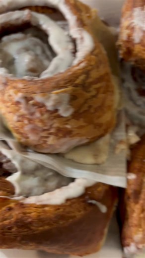 🚨 The secret is out…We’ve got the best cinnamon rolls in town! Soft, gooey, loaded with cinnamon, and topped with just the right amount of icing — they don’t last long, so get here early!Come grab one while they’re fresh at Bonnie Blue! 🌀💛#BonnieBlueBakery #CinnamonRolls #BestInTown #FreshBaked #TreatYourself | Bonnie Blue Southern Market & Bakery