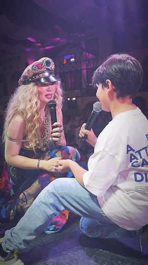 19K views · 5.2K reactions | Cel mai frumos sentiment din lume!!!! ❤️❤️❤️ Aseară @berariah a fost cu multă emoție. Vă mulțumesc că de fiecare dată mă ajutați să simt atâta energie, bucurie, fragilitate și putere în același timp, și că-mi aduceți aminte cat de norocoasă sunt ca mi-am ales această profesie! | Diana Matei | Facebook