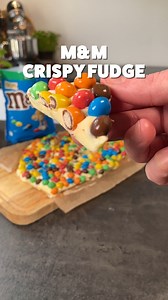 96K views · 398 reactions | M&M Crispy Fudge  Stel je hebt 100...