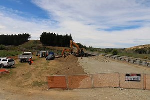 We’ve installed a temporary bridge on State Highway 82 near Waihao Downs in Canterbury. This means we can keep the highway open while we replace the Waihao North River Bridge. We’re using an Acrow bridge, a new design that’s made of steel and bolted together in sections. It’s very similar to the temporary Bailey bridges we typically use, except it’s stronger, wider, and lasts longer. At eighty-four metres, it’s the longest Acrow bridge used in New Zealand and the first in the South Island. We bu