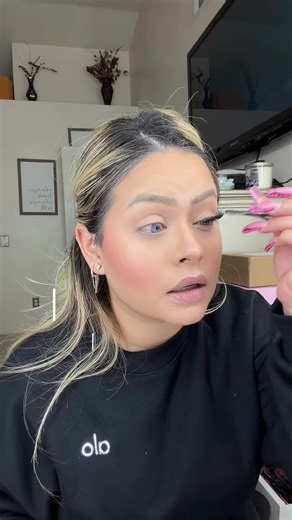 Mastering Self-Adhesive Lashes: A Guide to Lily Lashes