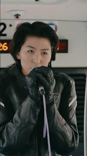 Music In Transit - Sofya Wang (Short) #santamonica #bigbluebus #singer #livemusic #musicintransit