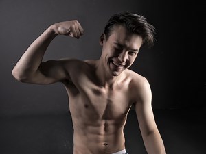 Model Citizen: Chris Colton in the Buff (Watch)