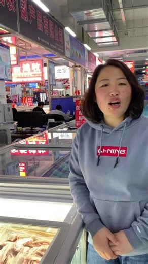 焦香牛仔骨，炭火现烤！肉质紧实多汁，骨边肉越嚼越香，撒上孜然辣椒，一口香到骨子里，吃肉啃骨双重满足，越吃越上头！#牛仔骨做法 #一般人不告诉他