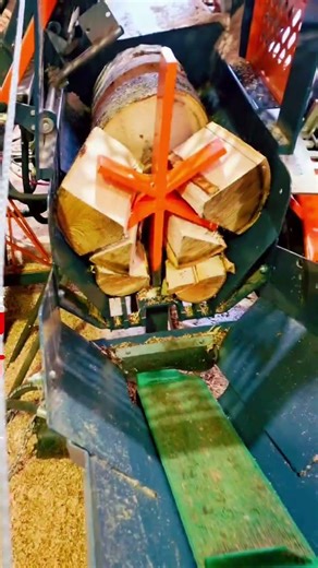 The best firewood log processor splitting logs #firewood #logprocessor #chainsaw #shorts #fypシ゚viral