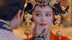 Cinderella finally became a queen, the emperor personally made up for her 灰姑娘终于成为皇后，皇上亲自为她化妆 | 甜剧星球