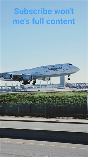 Massive 747 Landing at LAX