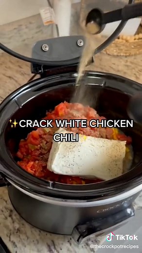 Crack White Chicken Chili : Follow me for more amazing delicious recipes #momlife #crockpot #crockpotrecipes #chicken #recipesforyou #fyp #food #foodtok #chili #viral #cooking