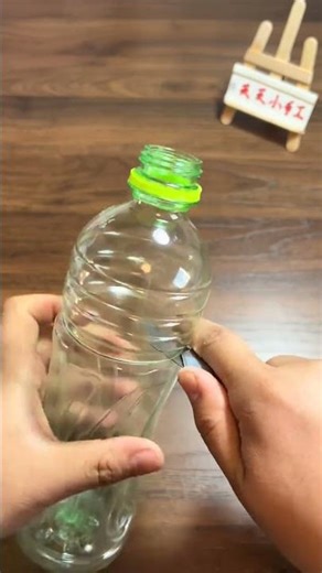 Water bottle top. Make a simple and fun water bottle top for your children. Parent-child crafts,