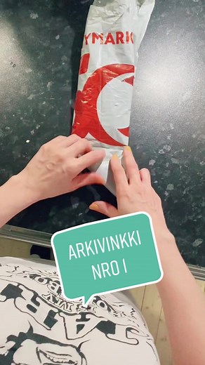 Arkivinkki nro1. #plasticbagfolding #muovipussi #organizingtiktok #siivous @kcitymarketketju