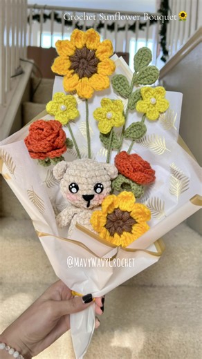 𝙎𝙪𝙣𝙛𝙡𝙤𝙬𝙚𝙧 𝘽𝙤𝙪𝙦𝙪𝙚𝙩🌻💛 -𝘚𝘖𝘓𝘋 𝘖𝘜𝘛 Yarn: @Michaels Stores Red Heart Yarn Pattern #FreehandCrochet #crochetersoftiktok#crochettiktokhettiktok#crochetflowers#crochetbouquet#crochetsunflower#crochetroses#crochetbear#valentinesgift#valentinesgiftideas