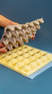 1.5M views · 7.2K reactions | Personne ne s’attendait à un tel résultat ! Dessert simple et rapide à base de pâte feuilletée Ingredientes pâte feuilletée: 500 g baies surgelées: 500 g sucre: 200 g jus de citron: 15 ml amidon: 40 g eau: 100 ml pommes: 2 pc oeufs: 1 pc pâte feuilletée: 500 g sucre: 20 g lait chaud: 150 ml En outre café soluble: 10 g eau: 20 ml glace: 100 g | Savoureux.tv | Facebook