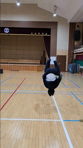 마루 바닥에서 백덤블링 하는 선산중 최고의 운동 괴물