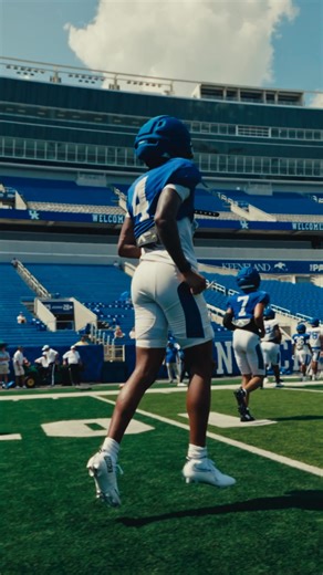 Taking the field in Kroger Field >>>> | Kentucky Football