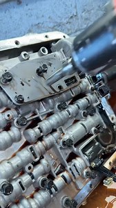 464K views · 5.5K reactions | Transmission Mafia rule #1: If it don’t shift, it gets split 瀞漢⛏️望 #transmission #asmr #truck #satisfying #takeapart #teardown #cool #chevy #4l65e #diy #video #throwback #thursday #tips #tricks #work | Transmission Mafia | Facebook