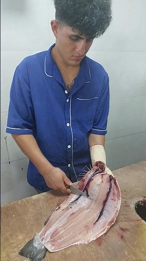 Just Watch… Don’t Blink or You’ll Miss This Fish Filleting Skill!